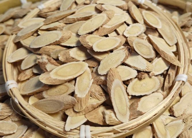 糖尿病特效方，仅3味药，中医界的“降糖王牌”！大家好，我是中医徐景美，临床行