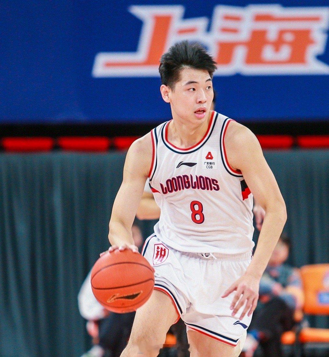 哇！广东男篮有动作！龙狮将崔永熙和焦泊乔￼打包交给广东宏远，广东宏远则付出了徐昕