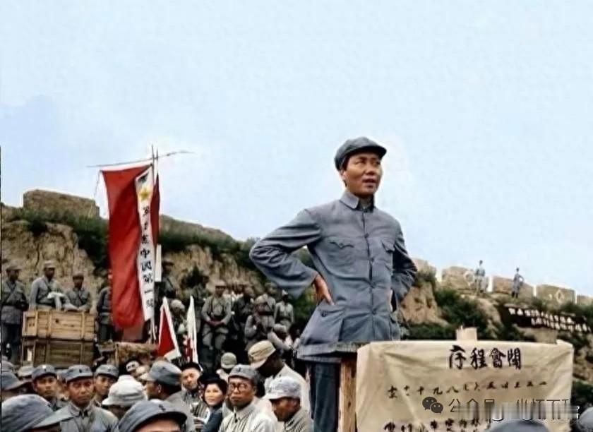 这张后来成为经典的那张照片，谈不上构图完美，甚至可以说有些狼狈