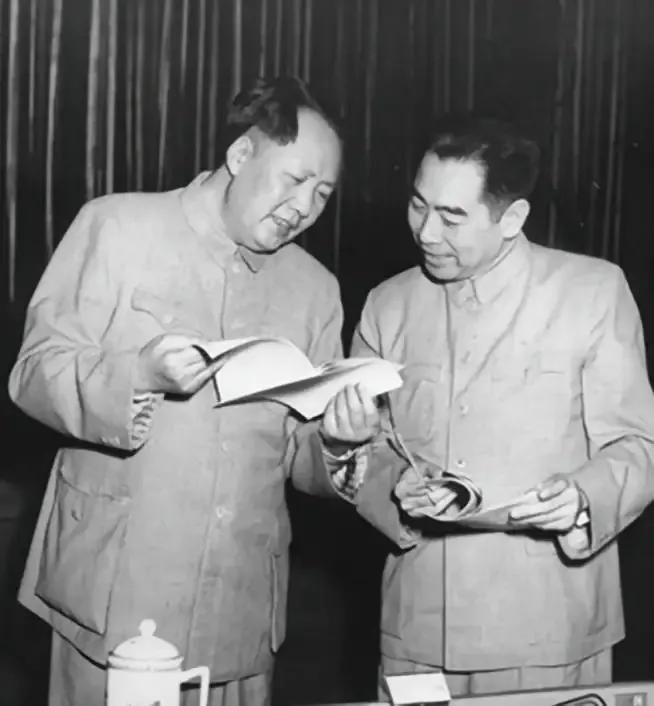 在1953年的一次会议上，梁漱溟顶撞毛主席，两人发生了激烈的争执。当时，何香凝