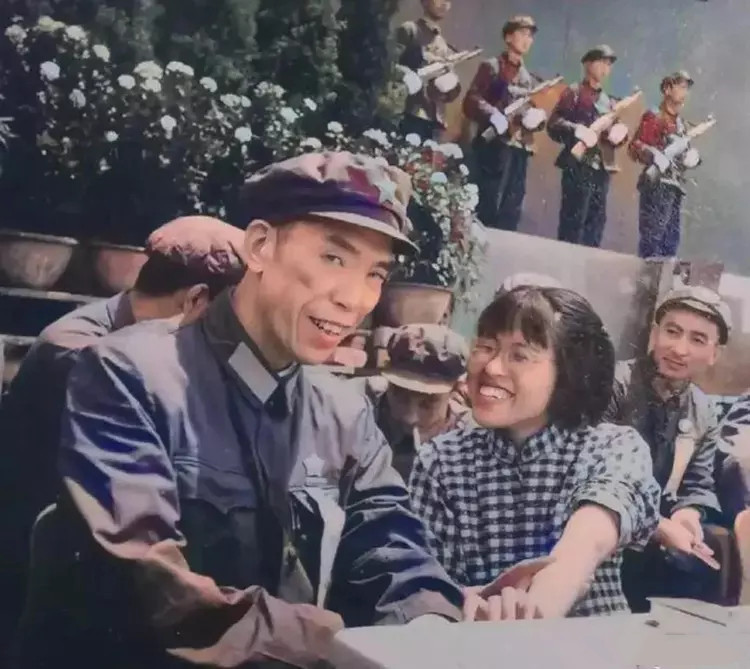 梁兴初担任成都军区司令员后，有一次接见群众代表。有人问了他一句，听说彭德怀当年在