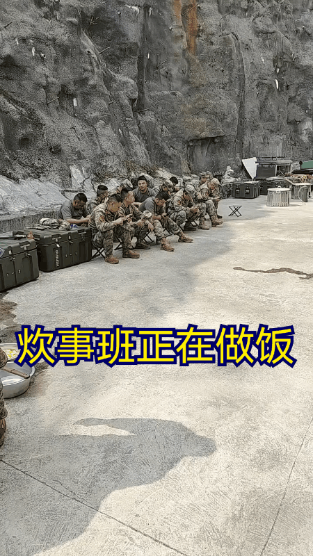 炊事兵虽然在部队里的人数不算多。但是却是属于烹饪专业的技术兵种，他们在部队里的