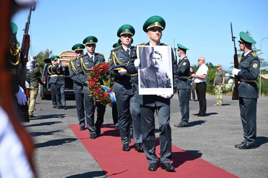 乌克兰民族主义组织（OUN）创始人兼首任领导人叶夫根尼·科诺瓦列茨的遗骸此前在荷