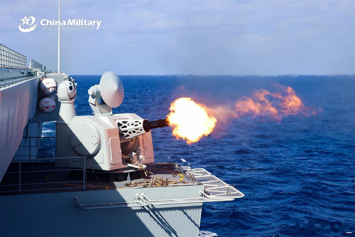 上个月前出南太平洋并参加正义使命演习的海南舰编队新图：726气垫艇和Z-20J直