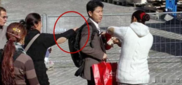 听说在欧洲，小偷们之间有个规矩，偷中国游客的钱和物品可以，但绝对不碰中国人的手机