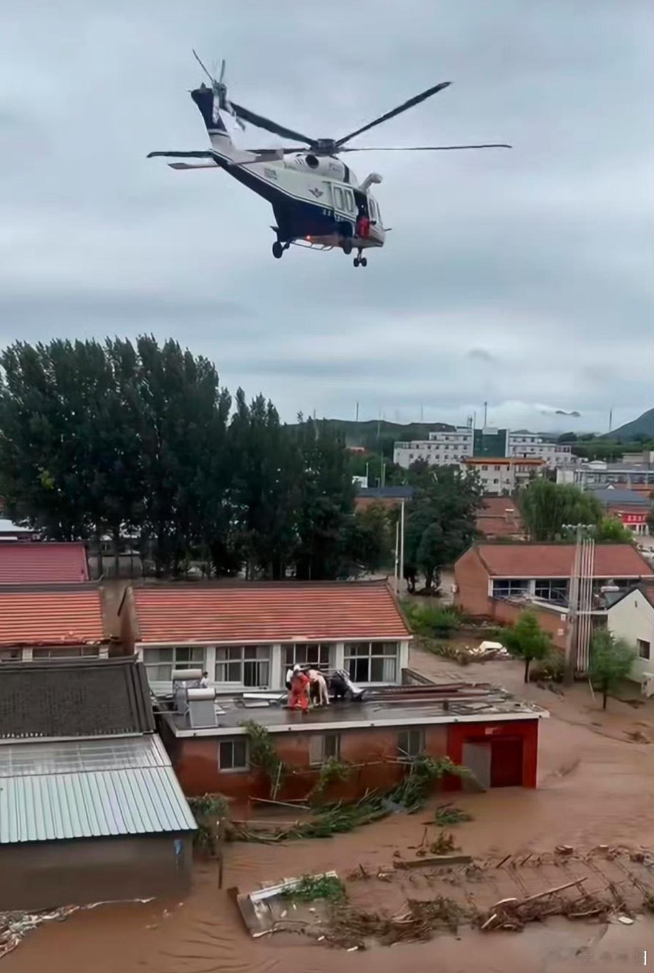 北京因灾死亡30人我的天我以为看错了没想到这次密云的暴雨水灾如此可怕昨天还看到下
