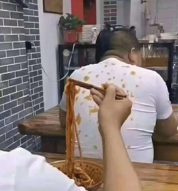 你这吃碗面也是惹下大祸了，生意是更好做,还是更难做?一碗面的真相