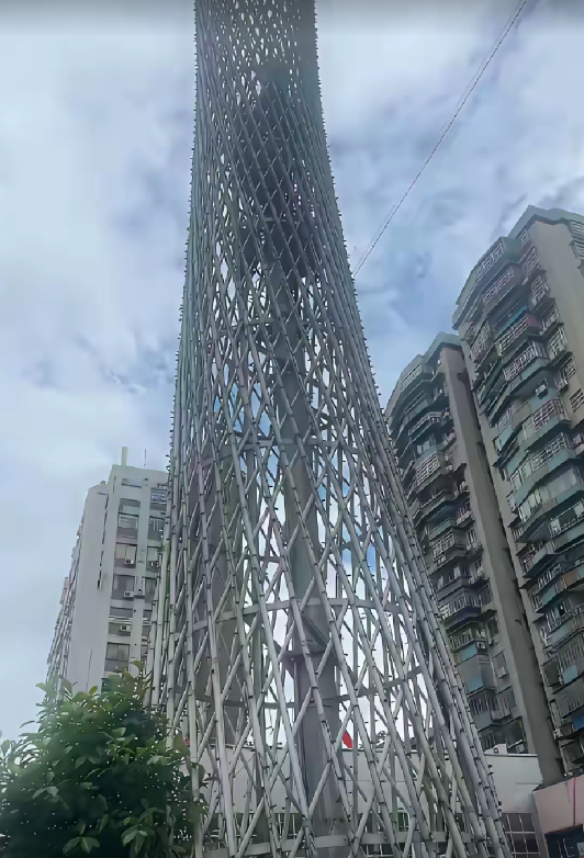 广州到了，广州塔也没什么特别呀