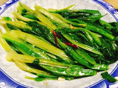 油麦菜别再炒着吃了, 只需这两步颜色鲜亮味道香, 减肥多吃不怕胖!