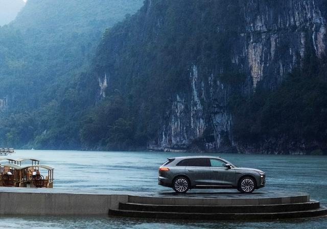 家人们！纠结新能源选轿车还是SUV？星纪元ES/ET双车布局直接封神，核心产品力