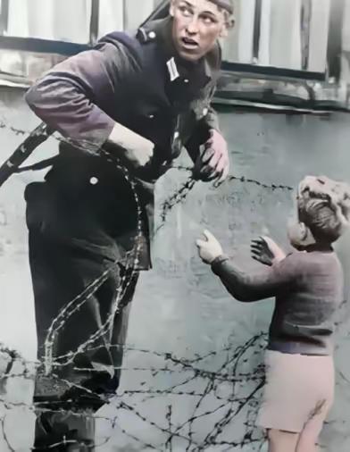 1961年，一名东德士兵，为一个素不相识的小男孩，冒险拉开柏林墙上的一道防线。谁