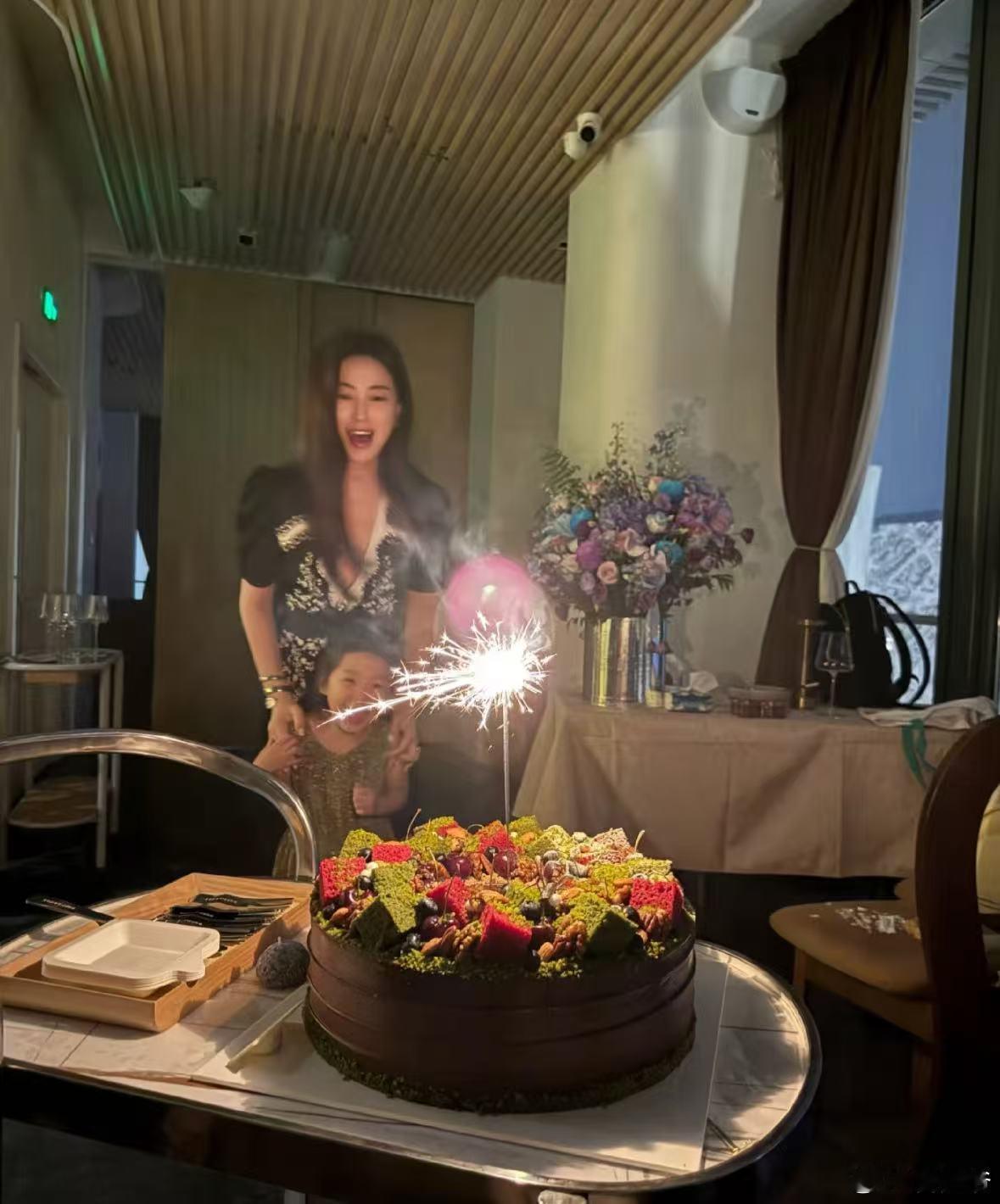 朱珠女性总是会有牺牲精神非常理解朱珠表达的重点，就是说即使身为妈妈，也不要一