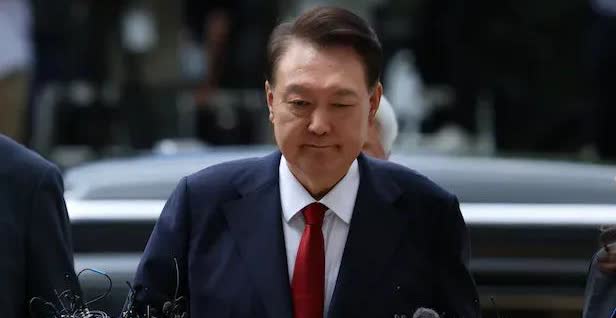 30日韩国前总统尹锡悦方面申请暂停“紧急戒严精神赔偿金10万韩元”的强制执行，此