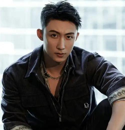 电视剧《重器》，即将于8月10日，在CCTV电视剧频道黄金强档播出，主演是黄景瑜