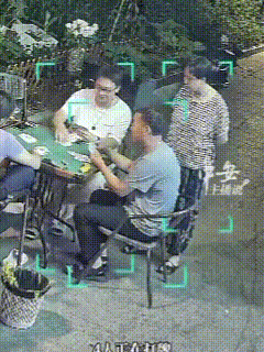 “解释不清了！”4月14日，广东一奶奶，仅凭一声异响，就在空调外机高空坠落的瞬间