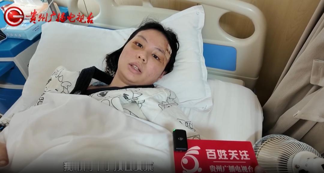 贵州贵阳的这位父亲彻底崩溃了！老婆和两个女儿去买菜，不料被一辆无人驾驶的三轮车撞