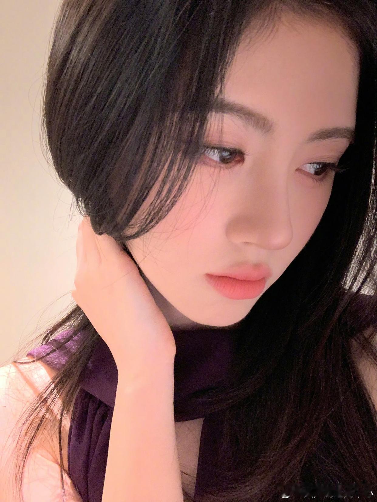 1.陈晓现在接触的是圈外素人，其他女艺人都不会与他暧昧，毕竟那位前妻可不是善茬。