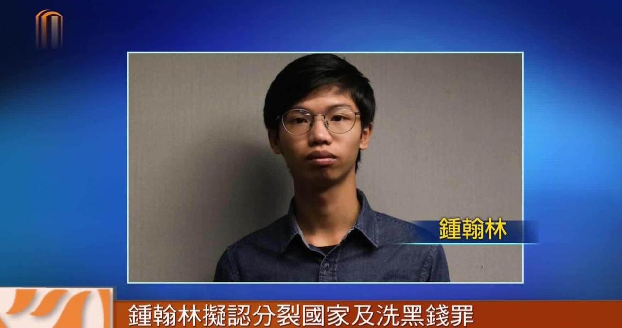 移英港人愤怒上街抗议英政府“停止背弃港人”，其中还有乱港分子钟翰林，网友“贴心建