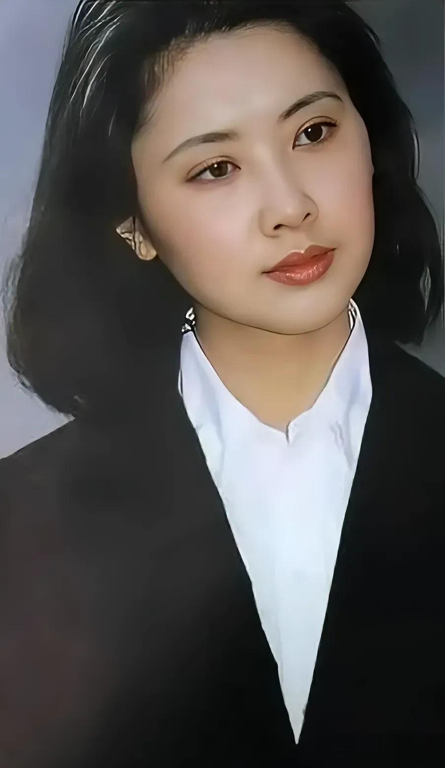 她国色天香，可惜了她的好基因了，可说是中国第一美女，没有后代也没什么，人过留名，