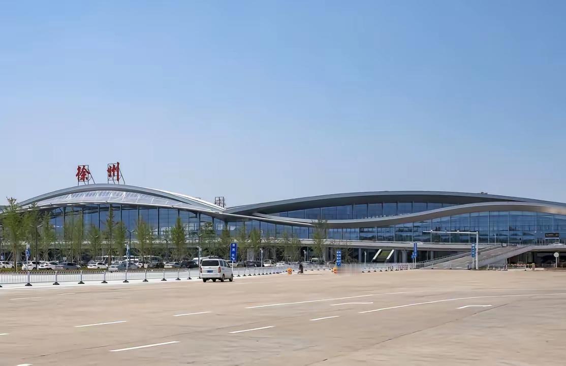 机场苏北“老大”徐州和鲁南“老大”临沂的差距日益显著。GDP方面，徐州达万亿，