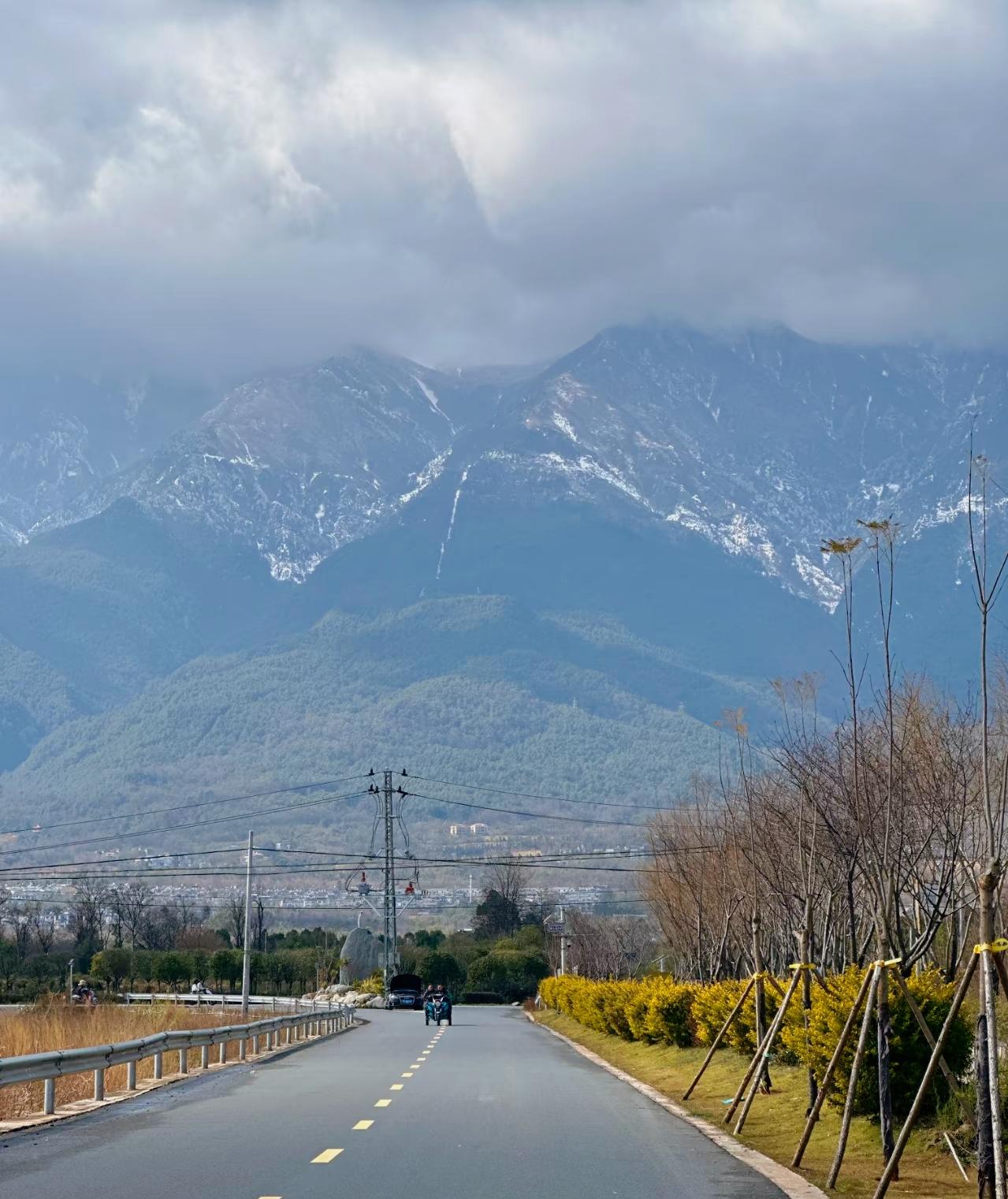 ：）读完梁晓声的《中国社会各阶层分析》，被这么一段话深深震撼到了：绝大多数草根