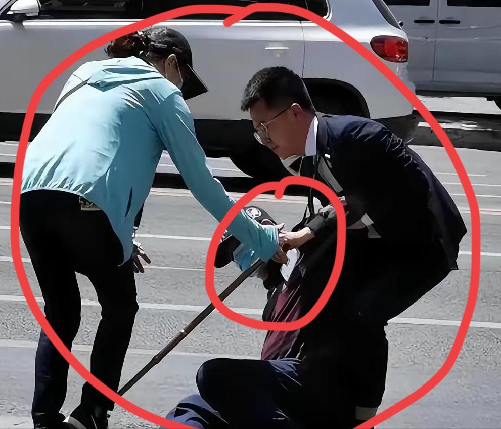 你见过最“狠”的城市文明是什么？在香港，要是街上有个老人摔倒了，你根本不需要