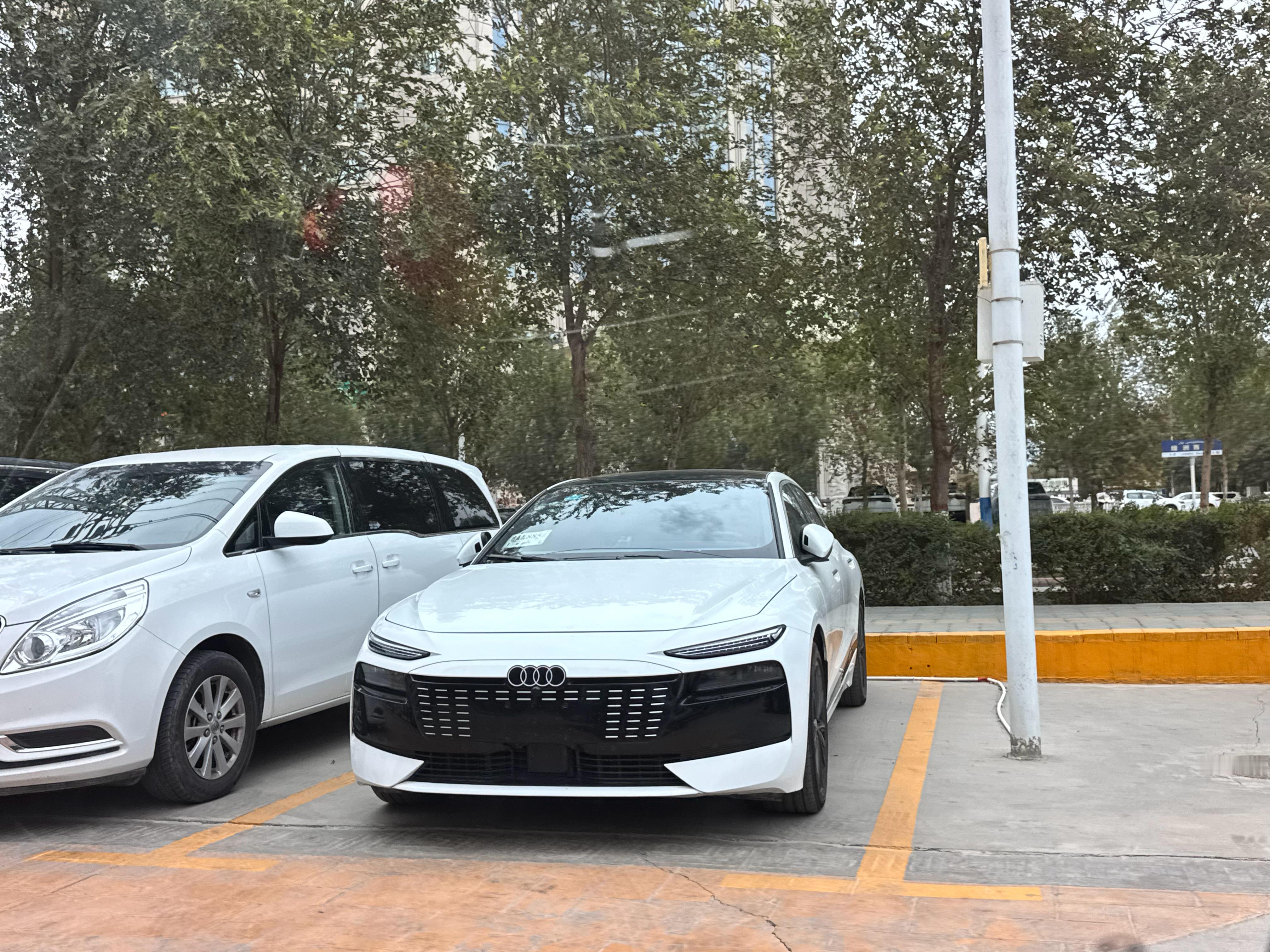 当我第一眼看到新奥迪A6测试车时[抠鼻]……我整个人都[捂眼睛][捂眼睛]，Q5还行……