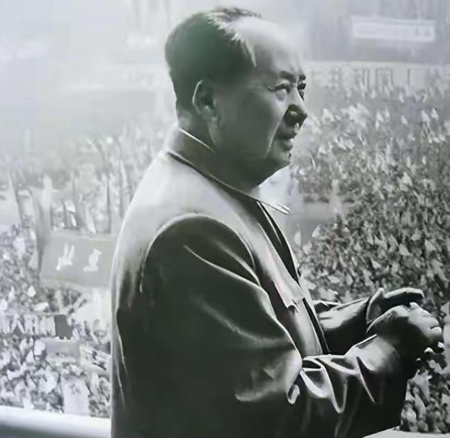 别再只夸毛主席伟大了，外国学者的评价，才真叫一针见血！很多人只知道毛主席带领