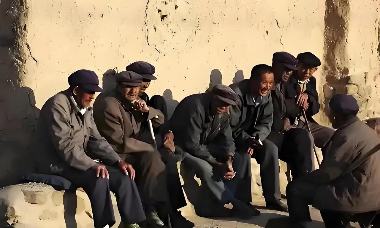 年少都是俊儿郎，如今老矣背靠墙，辉煌往事今谈起，……请友续句……？上联