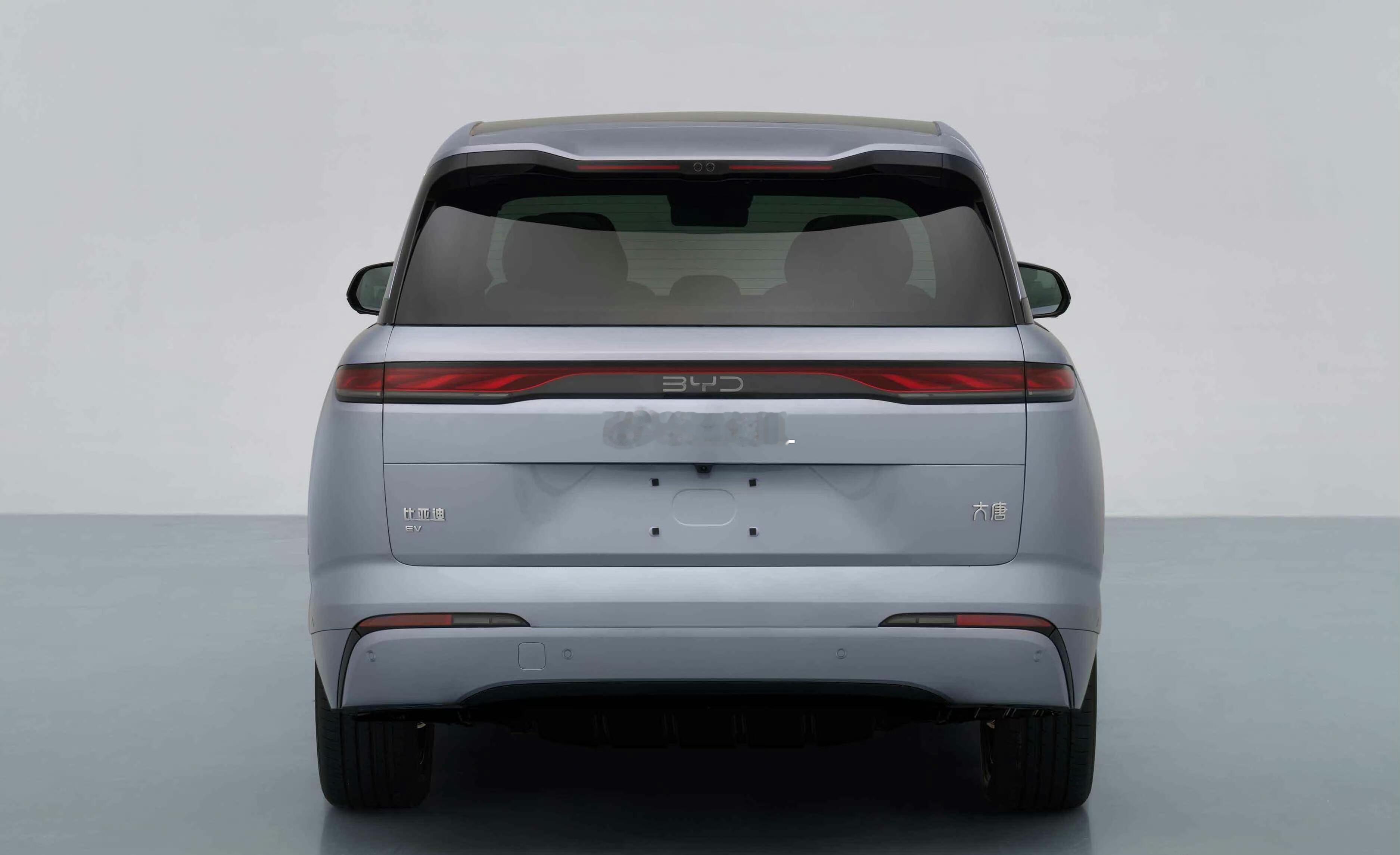 比亚迪大唐内饰来了，满分100给多少分？白白净净的，方向盘也好看，没有钢琴烤漆，