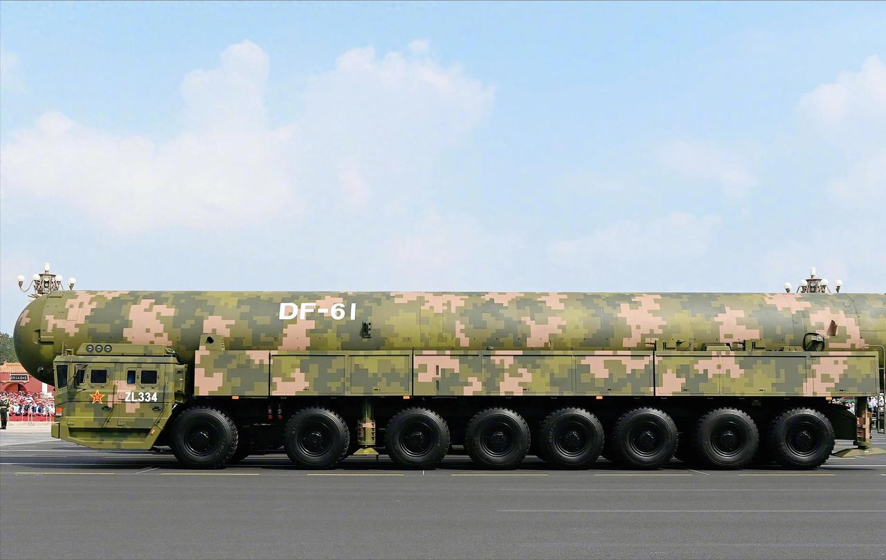 沉默的“压轴神器”！东风61到底有多恐怖，为何能让反导沦为摆设？这台16轮钢铁