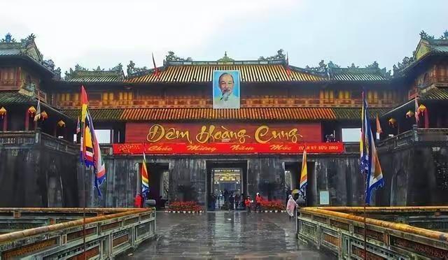 唐朝天宝年间，云南太守张虔陀当众羞辱南诏王阁罗凤，还勒索钱财。阁罗凤直接起兵