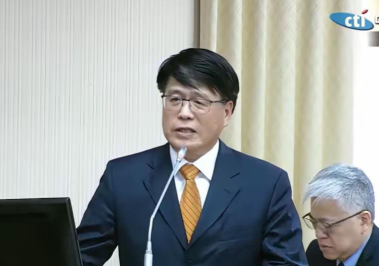 游盈隆：缴附丧失大陆原籍证明满10年才能参选台选会主委游盈隆16日在立法机构