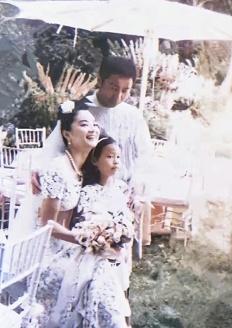 林青霞的那件丑婚纱，谁穿都不好看。有人说是因为结婚时岁数已大，不适合标新