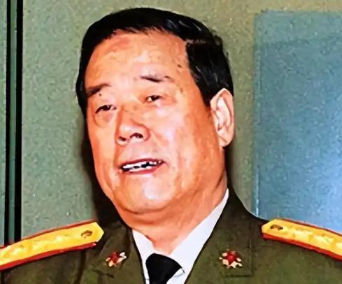1986年，成都军区司令员傅全有来墨脱边防的军营视察，却看到军营三百多人全都身着