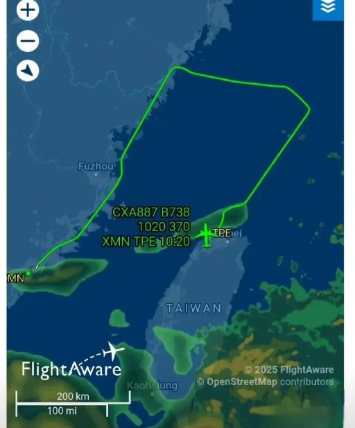 大陆新航线启用，让台湾当局如坐针毡。哈哈，火烧到屁股了，也知道抗议了。