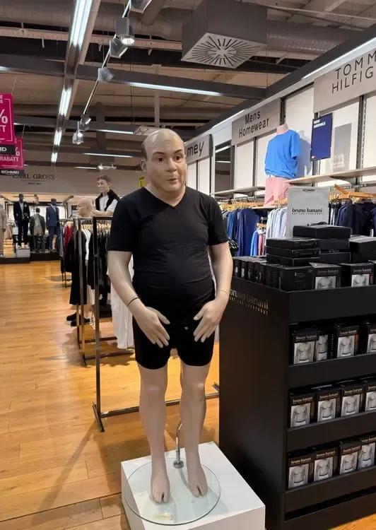 德国人就是耿直，模特都不整假的。