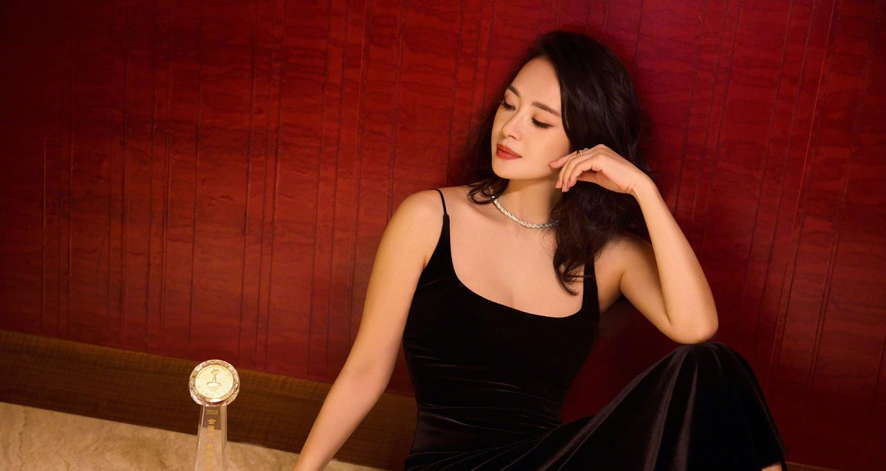 章子怡金莲花"四封影后"引争议！奖项真相与演技实力该怎么看章子怡凭《酱园弄