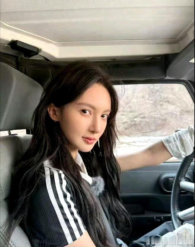 金晨这个瓜处处都是矛盾，业内人士强哥分析金晨肇事逃逸事件处处透露着诡异：如果金晨