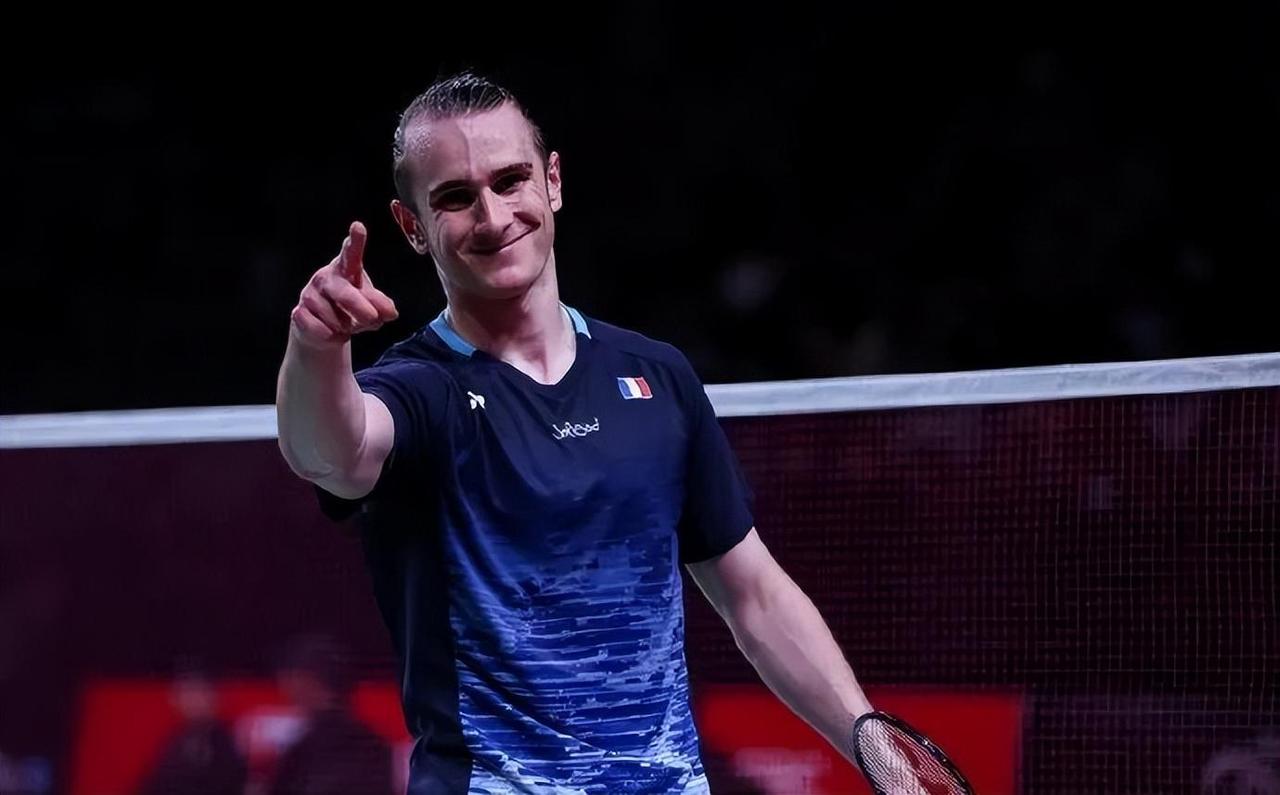 刚刚结束的一场2025年天王杯国际羽毛球公开赛男单1/4决赛，世界排名第8的法国