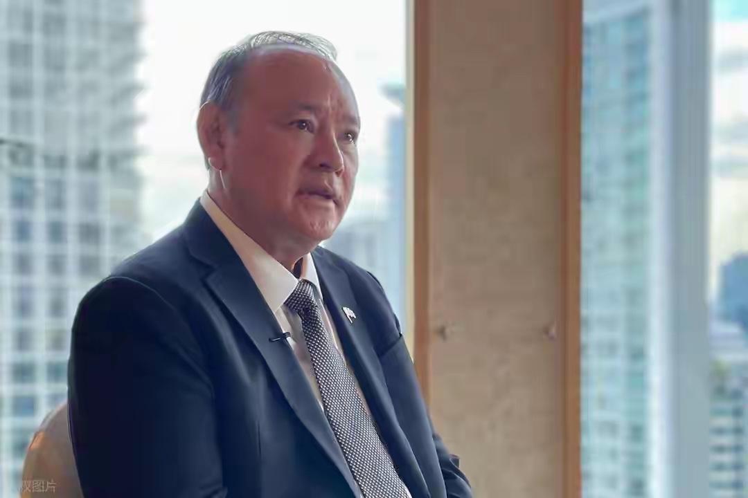菲律宾防长的愿望，落空了！5月11日，菲律宾政坛一天之内连爆两颗雷。先是众议