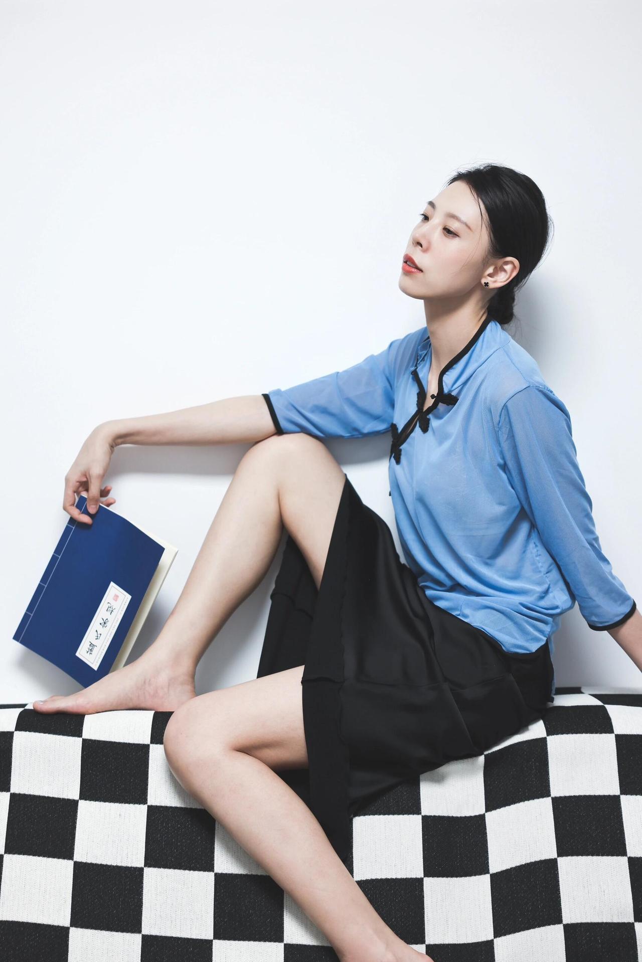 有一种民国媳妇的即视感。民国风影像