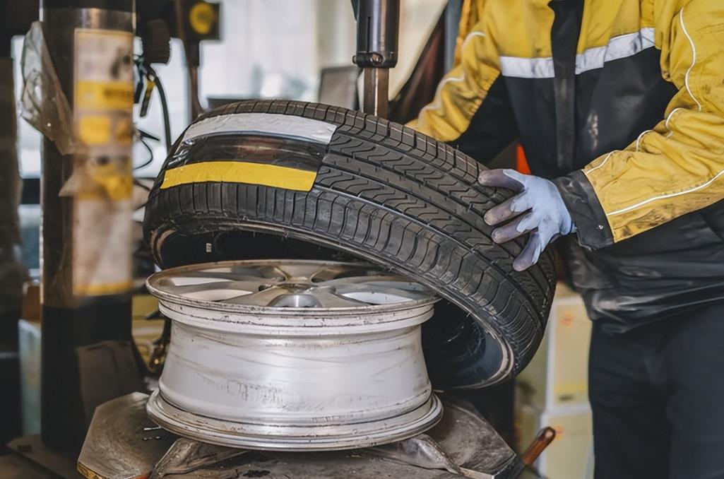 上周去换轮胎，修车师傅跟我说了句话，我听完愣了半天。他说：别光盯着米其林了，现