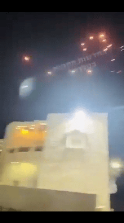 当地时间今天凌晨，伊朗发射的一枚霍拉姆沙赫尔-4液体燃料弹道导弹飞到以色列特拉维