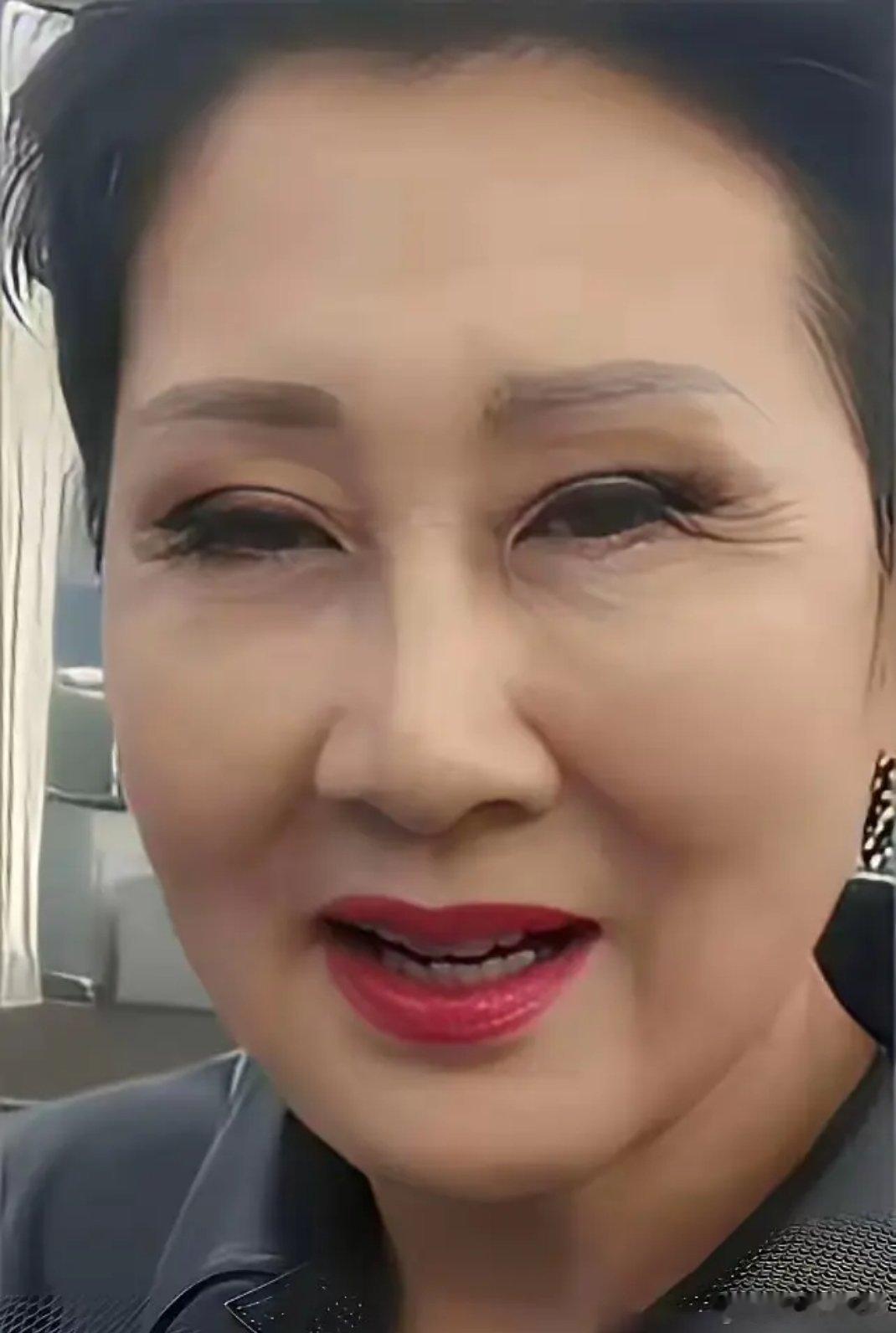 天呐，吓死人了，眼睛80岁，老太太也不能这样吧！