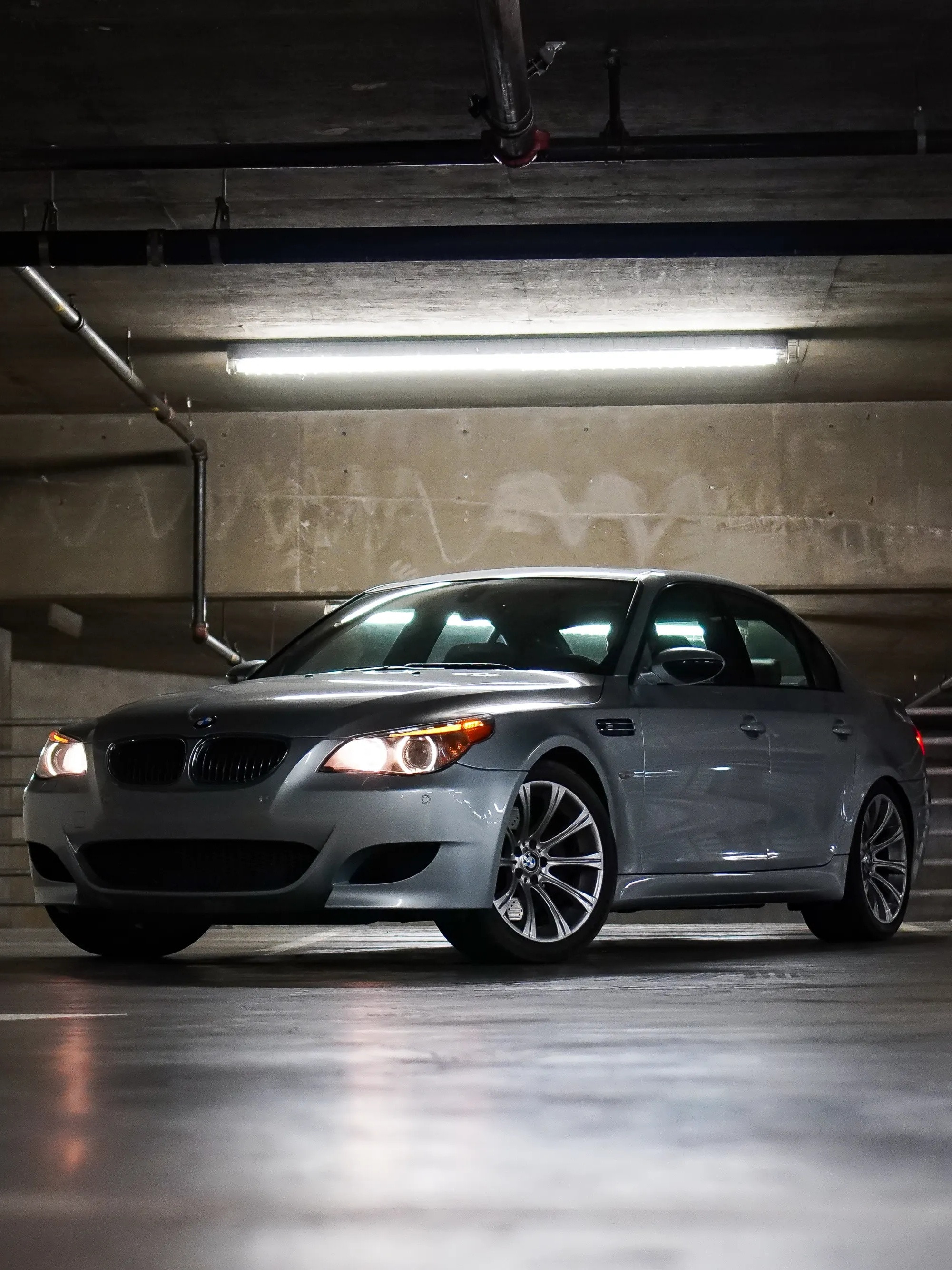来点硬的车！宝马E60M5宝马历史上的唯一的一款量产V10发动机——S85B5