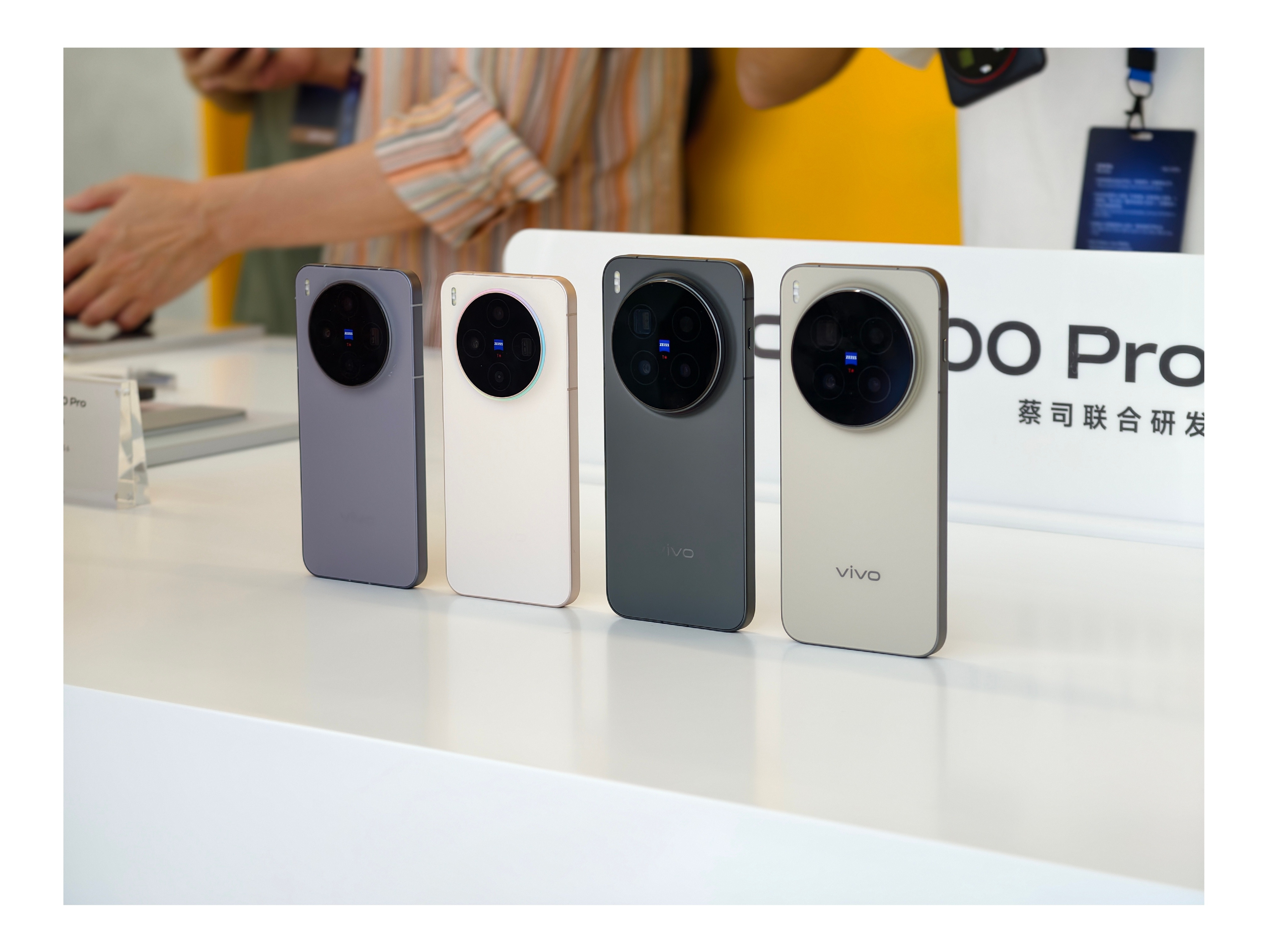 vivoX300系列先给你们看看外观，这次X300和X300Pro都很顶，小