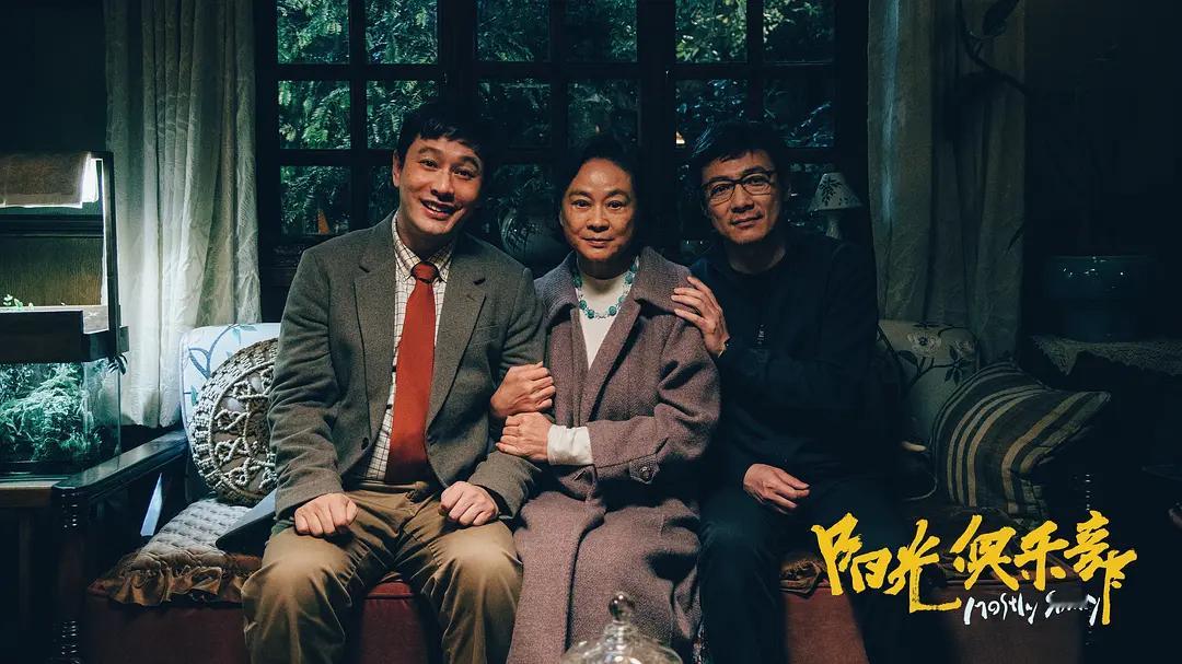 黄晓明新片《阳光俱乐部》票房惨淡，首日仅收两百多万，让人唏嘘。尽管他动用了不少人