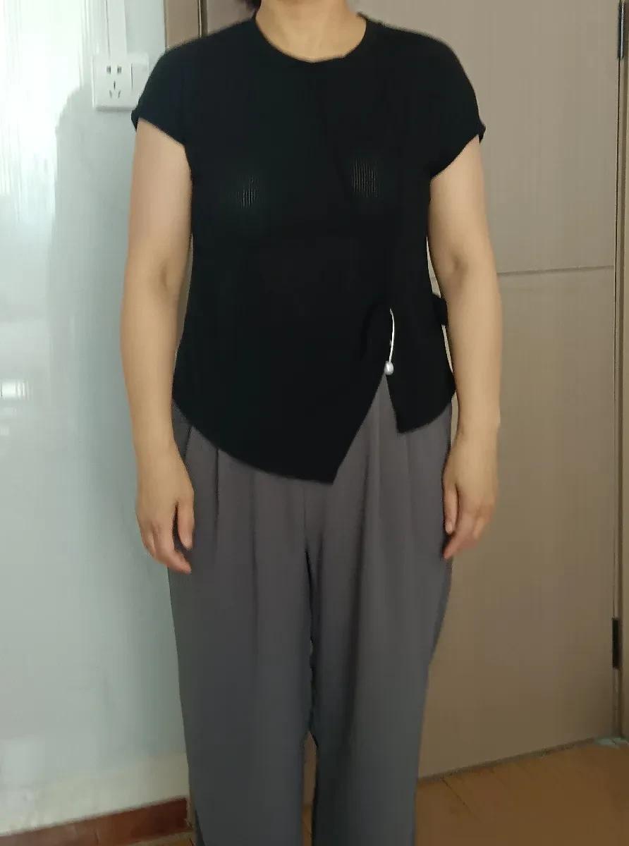 这件衣服我买亏了吗？今天上午，我逛了一上午，终于买了一件自己觉得还行的一件衣服
