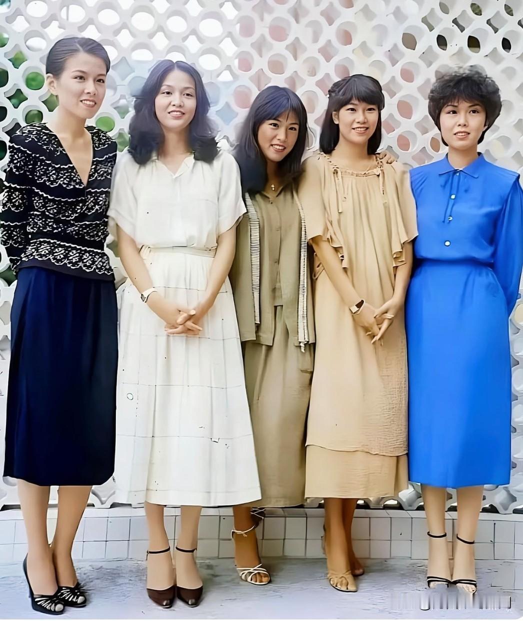70年代，她们是香港当红的五位女明星的一张十分罕见的合影。个个花容月貌，美不胜收